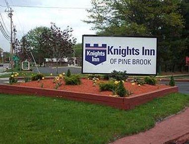 Knights Inn Of Pine Brook Екстериор снимка